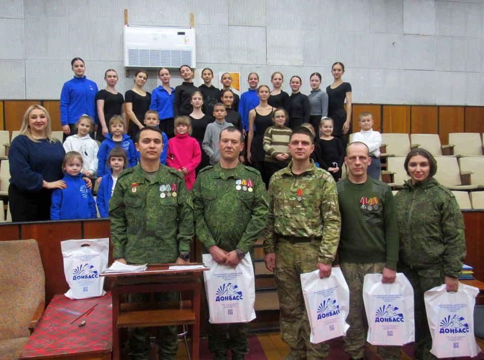 В День Героев Отечества на базе ансамбля «Донбасс» состоялась встреча с участниками Специальной военной операции В День Героев Отечества на базе ансамбля «Донбасс» состоялась встреча с участниками Специальной военной операции