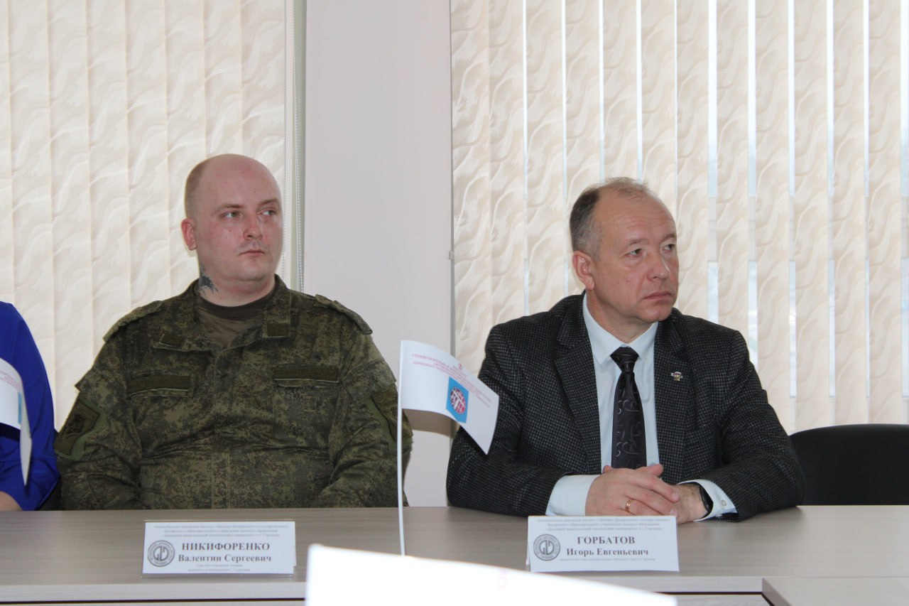 Иван Приходько: В Горловке состоялась торжественная церемония открытия «Парты Героя» Иван Приходько: В Горловке состоялась торжественная церемония открытия «Парты Героя»