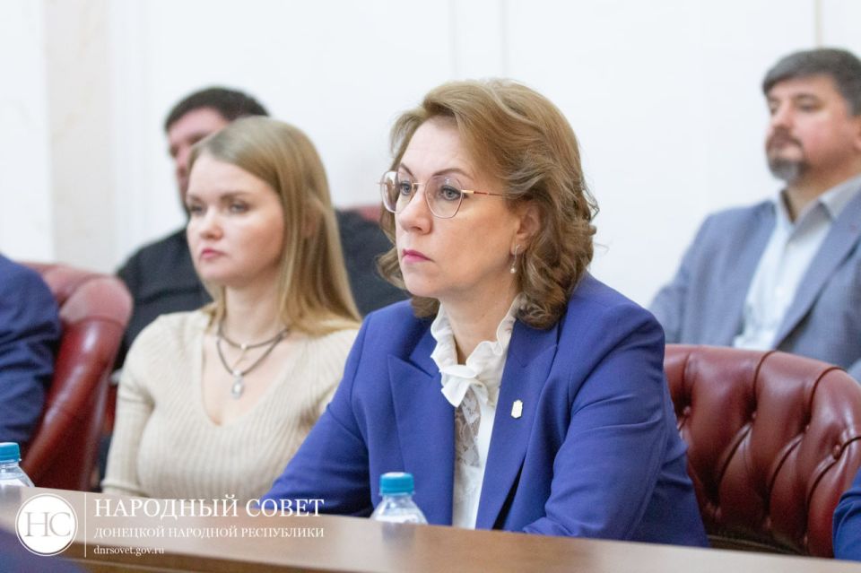 Александр Подгорный: Сегодня в Народном Совете с отчетом о работе Правительства ДНР выступил Председатель Правительства Андрей Геннадьевич Чертков Александр Подгорный: Сегодня в Народном Совете с отчетом о работе Правительства ДНР выступил Председатель Правительства Андрей Геннадьевич Чертков