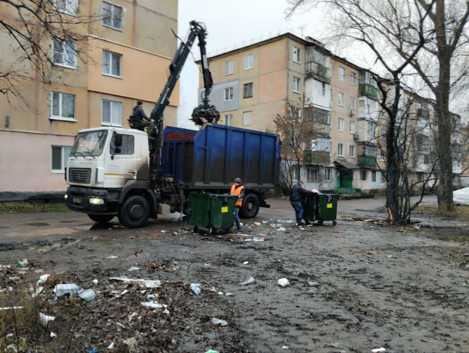 Сегодня, 12 декабря с целью приведения территории в надлежащее санитарное состояние выполнены работы по вывозу крупногабаритных накоплений мусора на контейнерных площадках по адресам: ул. Парижской Коммуны, д. 1; ул.... Сегодня, 12 декабря с целью приведения территории в надлежащее санитарное состояние выполнены работы по вывозу крупногабаритных накоплений мусора на контейнерных площадках по адресам: ул. Парижской Коммуны, д. 1; ул....