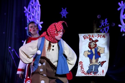 Владимирский театр кукол представил новогодний спектакль в Кировском