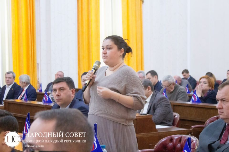 Константин Кузьмин: Сегодня в Народном Совете с отчетом о работе Правительства ДНР выступил Председатель Правительства Андрей Геннадьевич Чертков Константин Кузьмин: Сегодня в Народном Совете с отчетом о работе Правительства ДНР выступил Председатель Правительства Андрей Геннадьевич Чертков