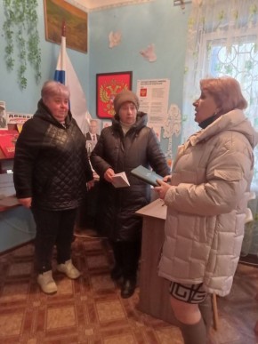 Начальник Благодатновского территориального отдела Инна Науменко провела важную встречу с трудовыми коллективами Великомешковского сельского клуба