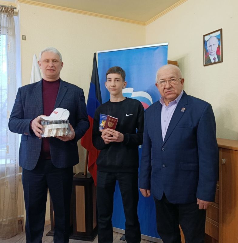 Наталья Бегуненко: В Управе Петровского внутригородского района Администрации г.о. Донецк состоялось мероприятие, приуроченное ко Дню Конституции Российской Федерации Наталья Бегуненко: В Управе Петровского внутригородского района Администрации г.о. Донецк состоялось мероприятие, приуроченное ко Дню Конституции Российской Федерации