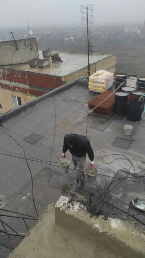 В Кировском продолжается капитальный ремонт кровель