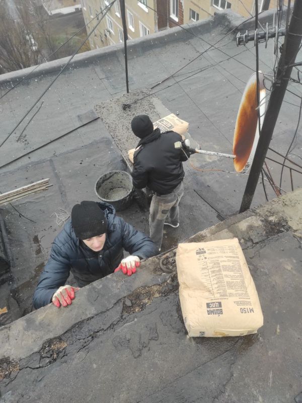 В Кировском продолжается капитальный ремонт кровель В Кировском продолжается капитальный ремонт кровель