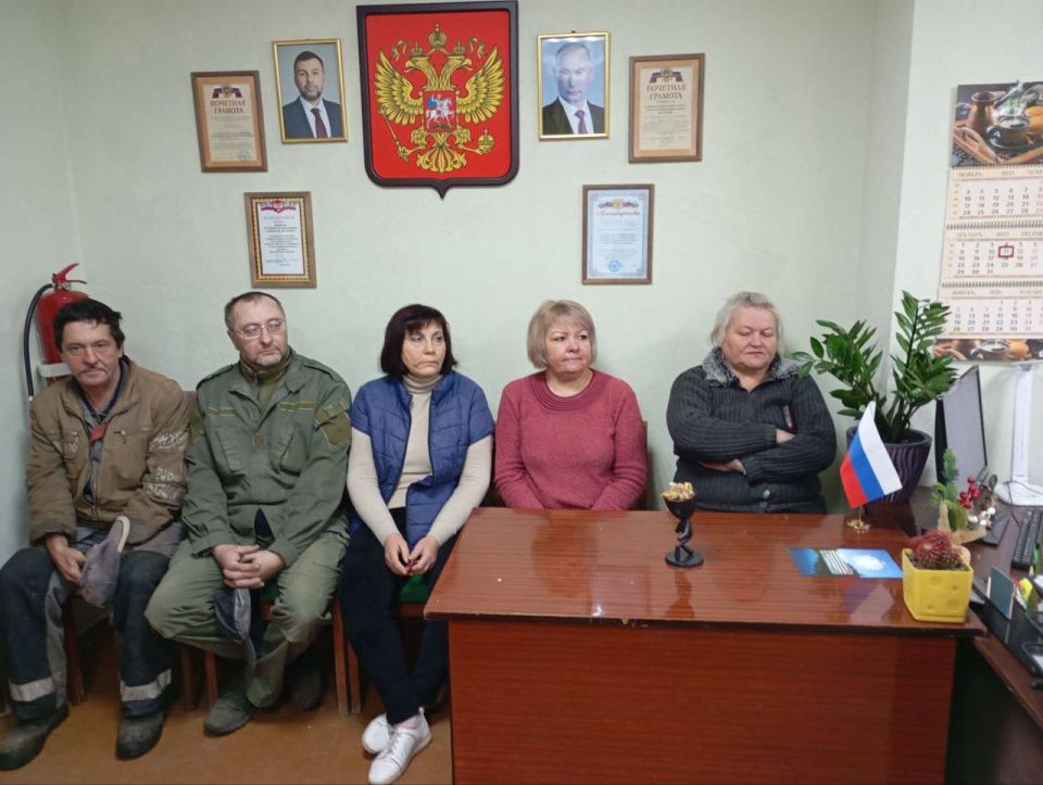 Управляющий делами Администрации муниципального образования городского округа Харцызск Александр Бабанов провел встречу с трудовым коллективом МБУ «Городской парк культуры и отдыха им. Чехова» Управляющий делами Администрации муниципального образования городского округа Харцызск Александр Бабанов провел встречу с трудовым коллективом МБУ «Городской парк культуры и отдыха им. Чехова»