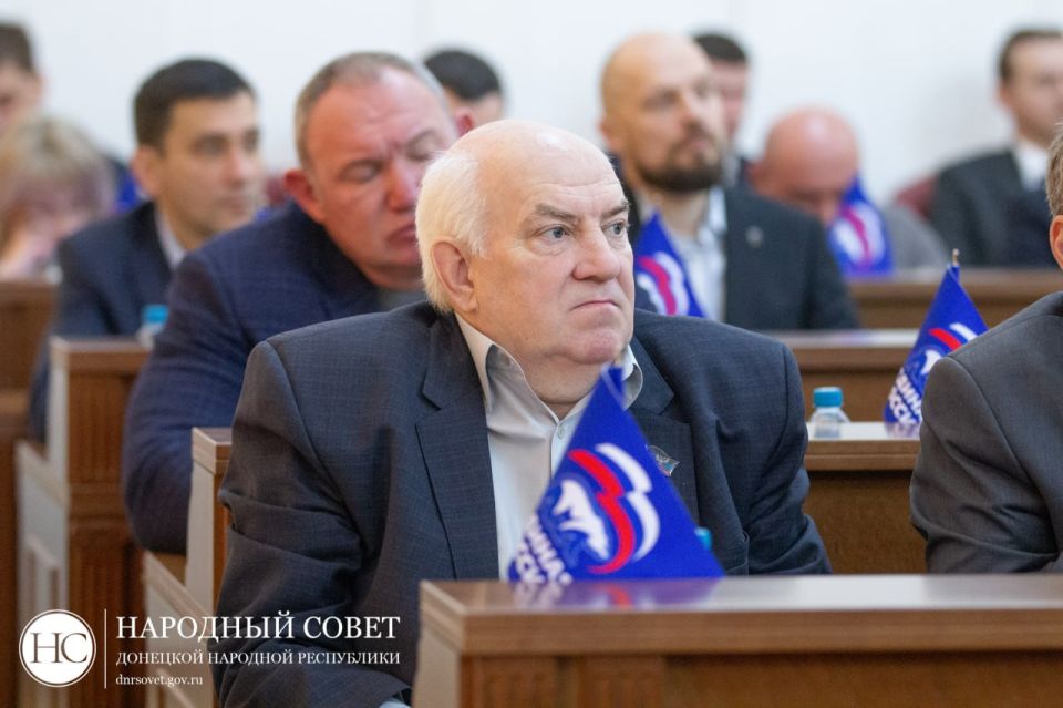 Константин Кузьмин: Сегодня в Народном Совете с отчетом о работе Правительства ДНР выступил Председатель Правительства Андрей Геннадьевич Чертков Константин Кузьмин: Сегодня в Народном Совете с отчетом о работе Правительства ДНР выступил Председатель Правительства Андрей Геннадьевич Чертков