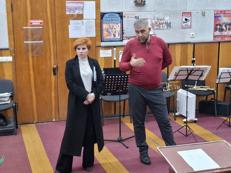 Валентин Левченко: Первый заместитель руководителя Управы Вячеслав Лаврушко встретился с коллективом легендарного на донецкой земле, заслуженного государственного академического ансамбля песни и танца «Донбасс» Валентин Левченко: Первый заместитель руководителя Управы Вячеслав Лаврушко встретился с коллективом легендарного на донецкой земле, заслуженного государственного академического ансамбля песни и танца «Донбасс»