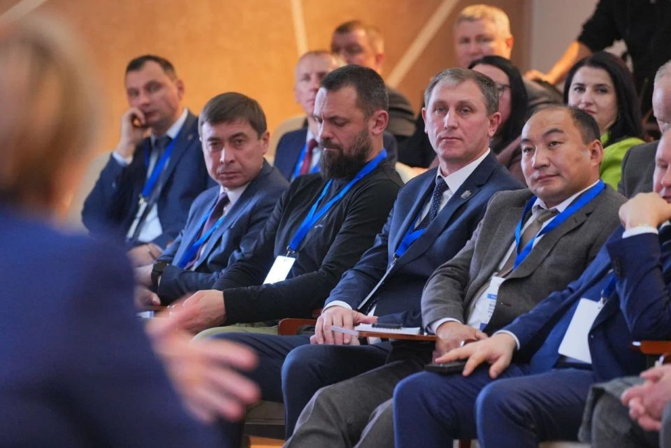 Александр Шатов, глава Шахтёрского муниципального округа, представляет Донецкую Народную Республику на региональных днях III Всероссийского муниципального форума «МАЛАЯ РОДИНА — СИЛА РОССИИ» в Республике Саха (Якутия) Александр Шатов, глава Шахтёрского муниципального округа, представляет Донецкую Народную Республику на региональных днях III Всероссийского муниципального форума «МАЛАЯ РОДИНА — СИЛА РОССИИ» в Республике Саха (Якутия)