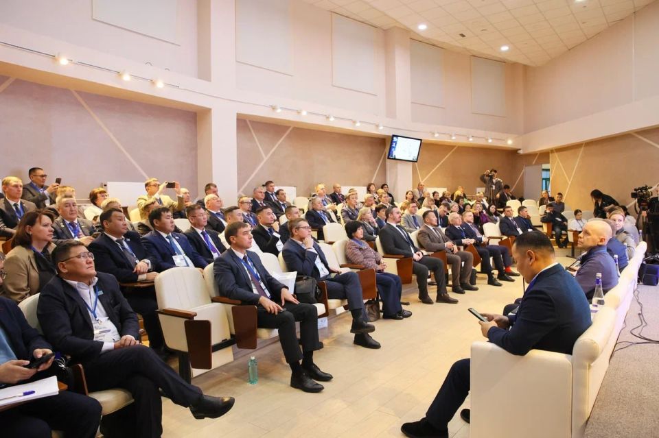 Александр Шатов, глава Шахтёрского муниципального округа, представляет Донецкую Народную Республику на региональных днях III Всероссийского муниципального форума «МАЛАЯ РОДИНА — СИЛА РОССИИ» в Республике Саха (Якутия) Александр Шатов, глава Шахтёрского муниципального округа, представляет Донецкую Народную Республику на региональных днях III Всероссийского муниципального форума «МАЛАЯ РОДИНА — СИЛА РОССИИ» в Республике Саха (Якутия)