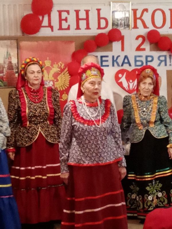 Валентин Левченко: В «Центре социального обслуживания населения Киевского района города Донецка», в рамках празднования Дня Конституции, при содействии вокального коллектива народной песни ДК им.Горького и танцевального... Валентин Левченко: В «Центре социального обслуживания населения Киевского района города Донецка», в рамках празднования Дня Конституции, при содействии вокального коллектива народной песни ДК им.Горького и танцевального...