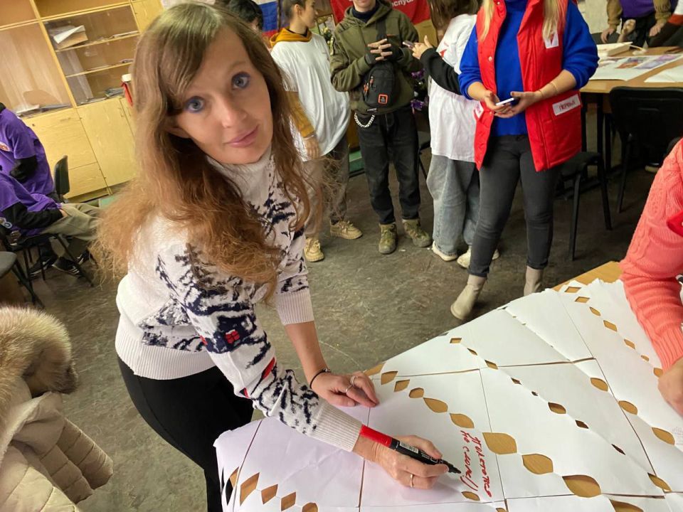 Иван Приходько: В Центрально-Городском районе Горловки прошёл мастер-класс по Эбру Иван Приходько: В Центрально-Городском районе Горловки прошёл мастер-класс по Эбру