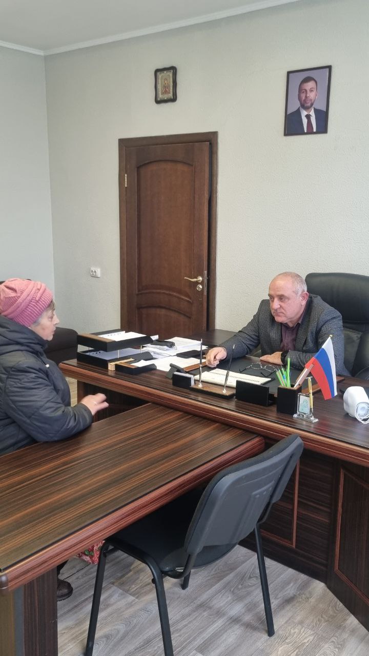 Председатель Мангушского муниципального совета, член фракции Всероссийской политической партии «Единая Россия» в Мангушском муниципальном совете, координатор проекта «Старший брат» партии «Единая Россия» Ставрулов Михаил...