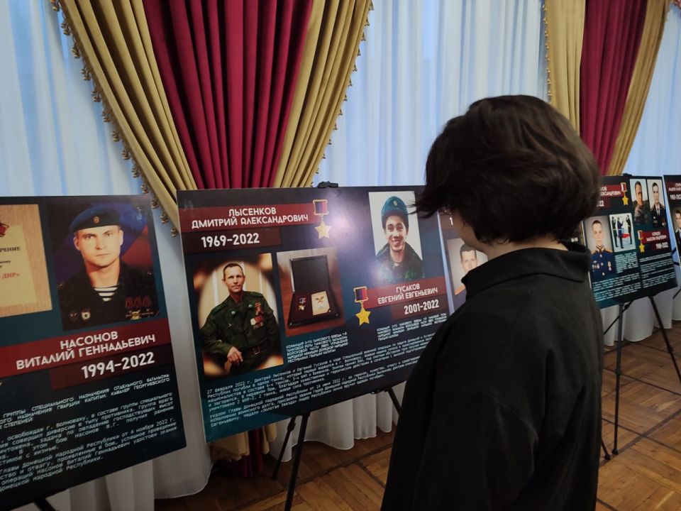 Наша память и наша гордость: выставка ко Дню Героев Отечества Наша память и наша гордость: выставка ко Дню Героев Отечества