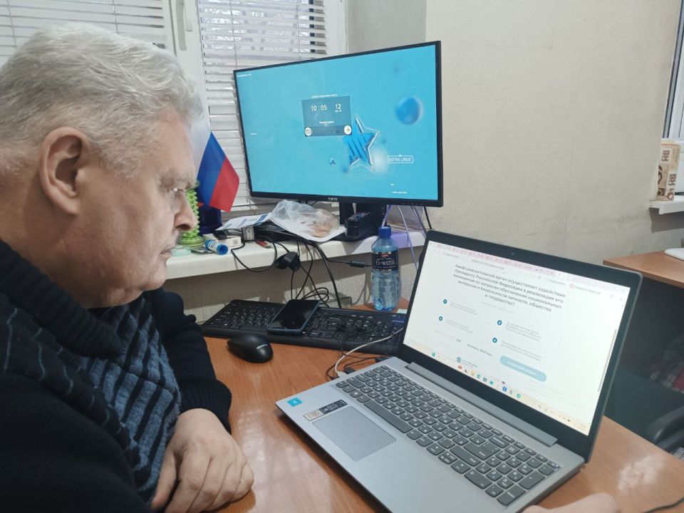 В День Конституции Российской Федерации сотрудники Администрации округа приняли участие в ежегодном Всероссийском правовом диктанте В День Конституции Российской Федерации сотрудники Администрации округа приняли участие в ежегодном Всероссийском правовом диктанте