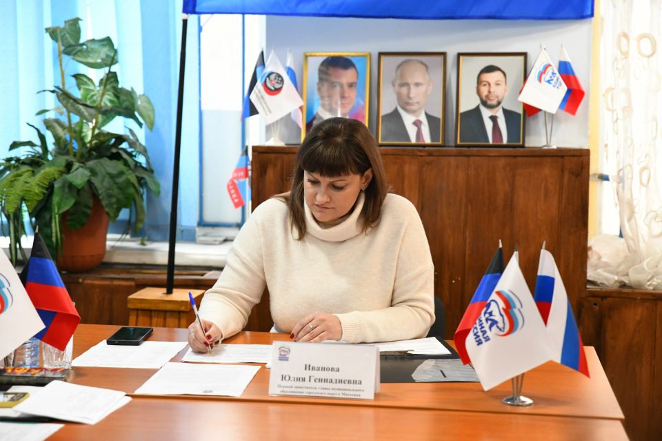 Заместитель секретаря Макеевского местного отделения партии "Единая Россия" провела приём граждан в Кировском районе Заместитель секретаря Макеевского местного отделения партии "Единая Россия" провела приём граждан в Кировском районе