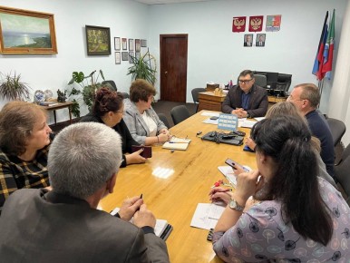 Василий Овчаров: Сегодня, 12 декабря, провел оперативное совещание по рабочим вопросам с участием заместителей Главы и руководителей структурных подразделений Администрации округа