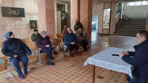 Начальник Металлистовского территориального отдела Николай Алёхин провёл встречу с жителями посёлка Металлист