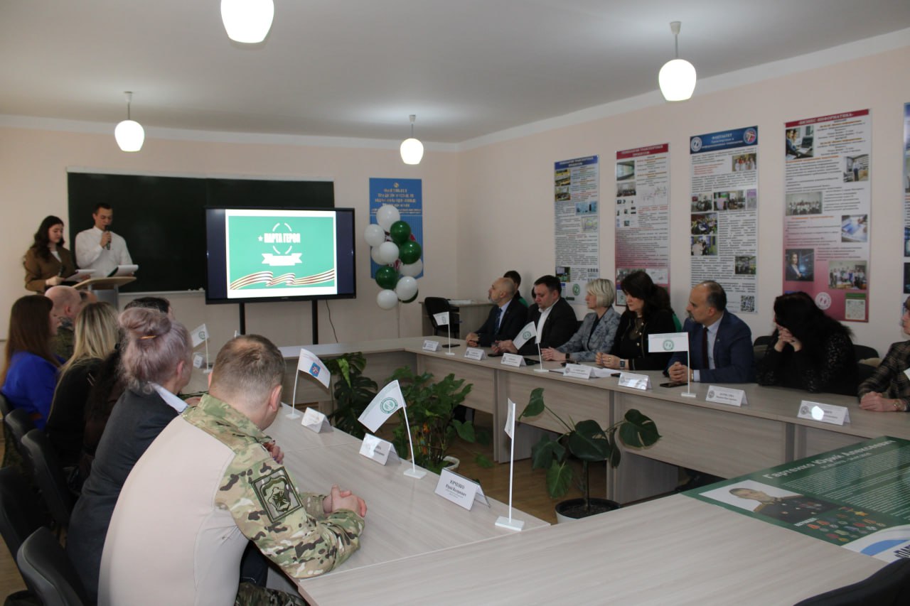 Иван Приходько: В Горловке состоялась торжественная церемония открытия «Парты Героя» Иван Приходько: В Горловке состоялась торжественная церемония открытия «Парты Героя»