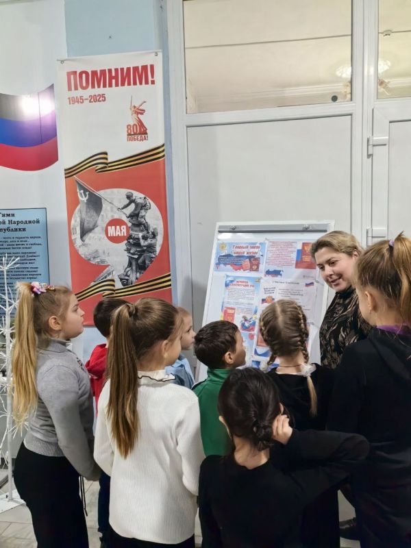 Сегодня мы отмечаем День Конституции Российской Федерации! Сегодня мы отмечаем День Конституции Российской Федерации!
