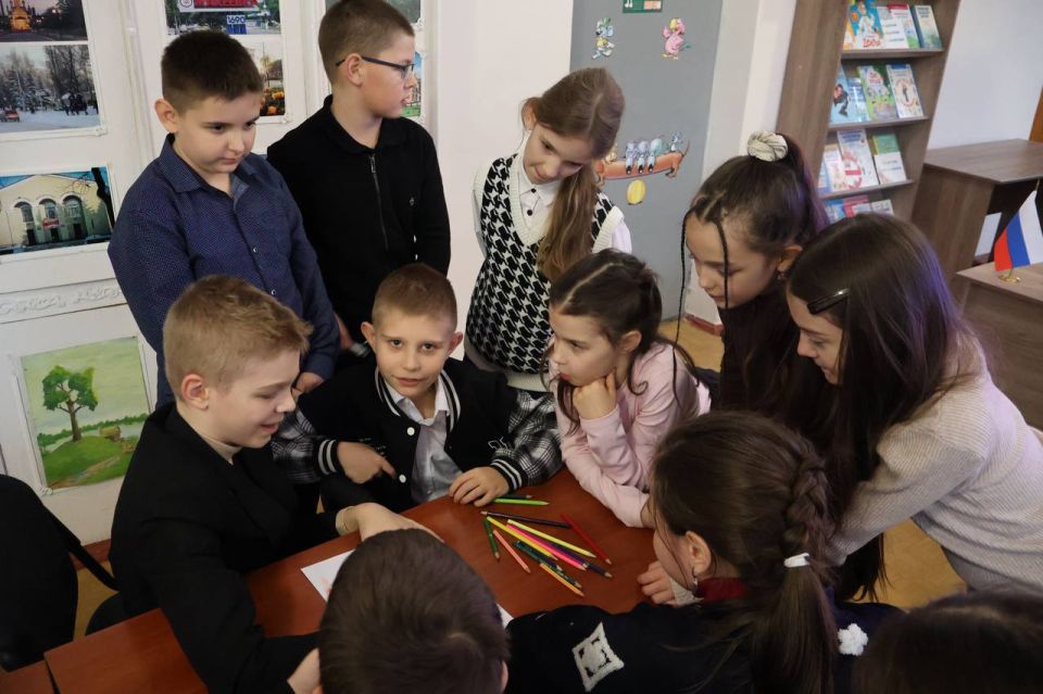 12 декабря, в детской библиотеке им .Л. И. Глебова для учащихся 4-Б класса ГБОУ «Средняя школа №59 г.о. Макеевка» проведена викторина "Мир прав детей" 12 декабря, в детской библиотеке им .Л. И. Глебова для учащихся 4-Б класса ГБОУ «Средняя школа №59 г.о. Макеевка» проведена викторина "Мир прав детей"