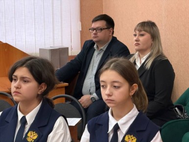 Дарья Морозова: Сотрудники аппарата Уполномоченного по правам человека в ДНР посетили Единый урок, посвященный правам человека