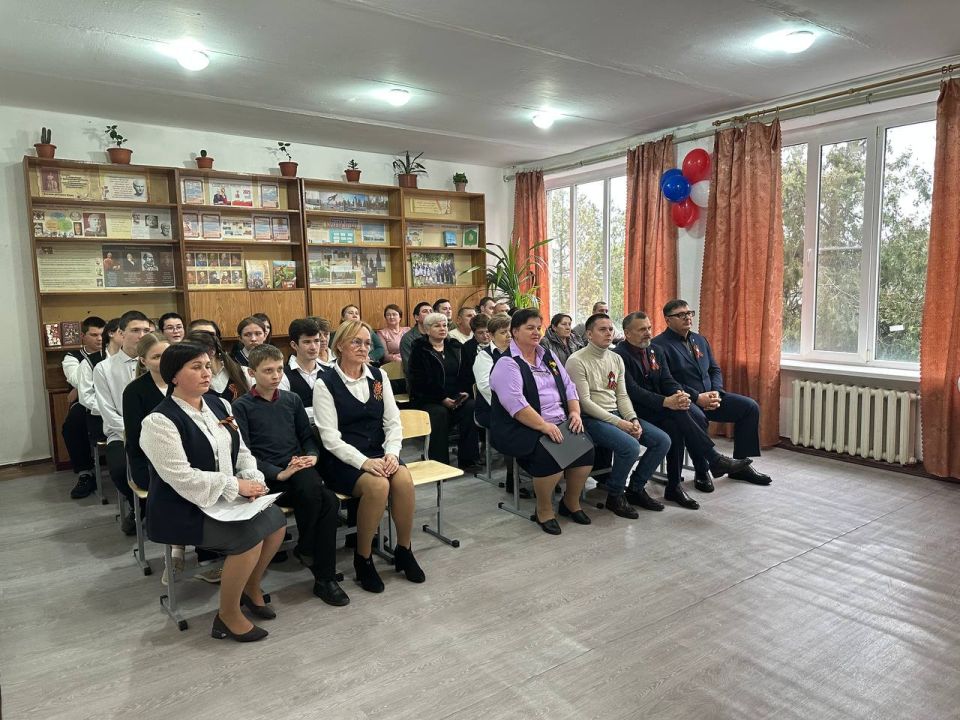 Василий Овчаров: Принял участие в открытом мероприятие ко Дню Героев Отечества, проходившем в Самойловской школе Василий Овчаров: Принял участие в открытом мероприятие ко Дню Героев Отечества, проходившем в Самойловской школе