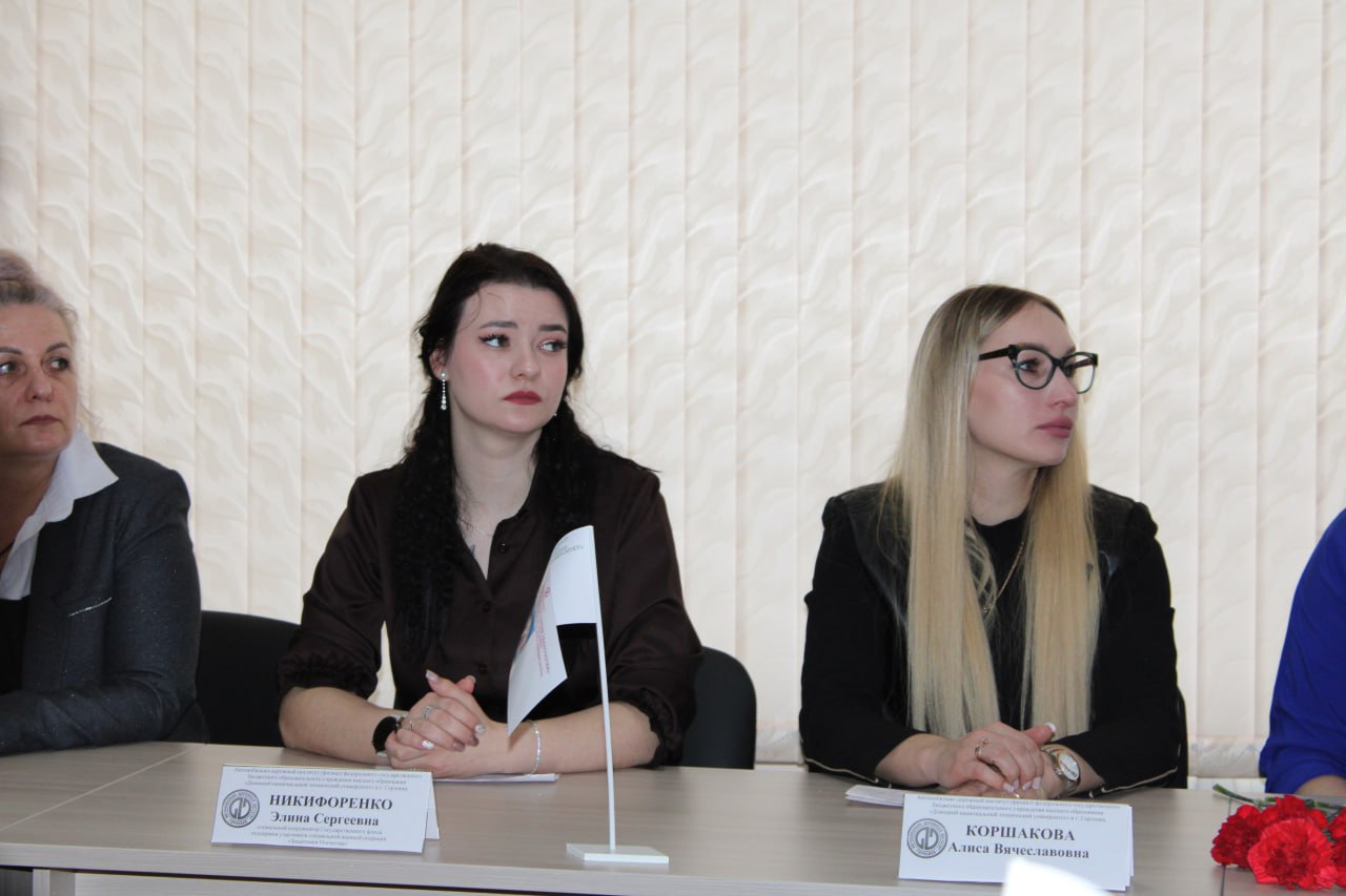 Иван Приходько: В Горловке состоялась торжественная церемония открытия «Парты Героя» Иван Приходько: В Горловке состоялась торжественная церемония открытия «Парты Героя»