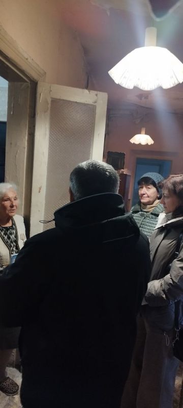 Сергей Скиданов: Сегодня мои коллеги, Людмила Александровна Юдина, управляющая делами Управы Киевского внутригородского района Администрации г.о. Донецк, и мой помощник Анатолий Анатольевич Прилепский, посетили Тамару... Сергей Скиданов: Сегодня мои коллеги, Людмила Александровна Юдина, управляющая делами Управы Киевского внутригородского района Администрации г.о. Донецк, и мой помощник Анатолий Анатольевич Прилепский, посетили Тамару...