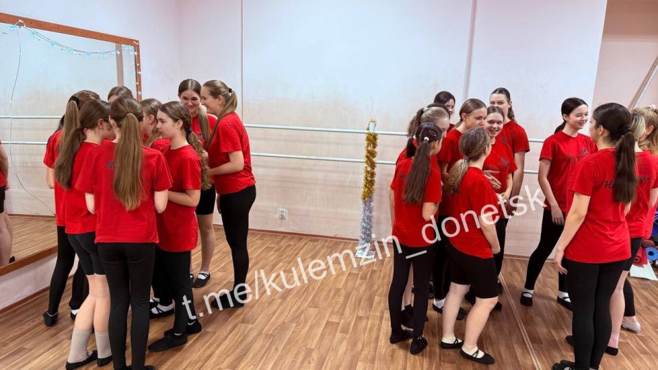 Учреждения культуры города подготовили мероприятия, приуроченные к Дню Конституции Учреждения культуры города подготовили мероприятия, приуроченные к Дню Конституции