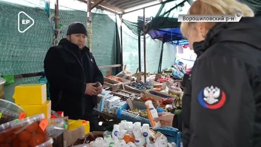 В центре Донецка ящиками продают тухлую колбасу и прокисшую молочку