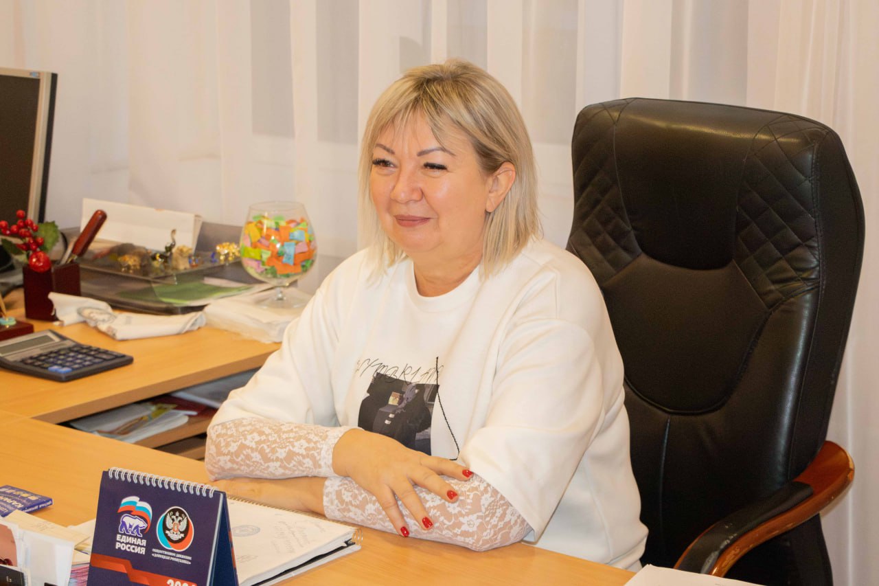 Георгий Селезнев провел для донецких школьников урок, посвященный Дню Конституции России Георгий Селезнев провел для донецких школьников урок, посвященный Дню Конституции России