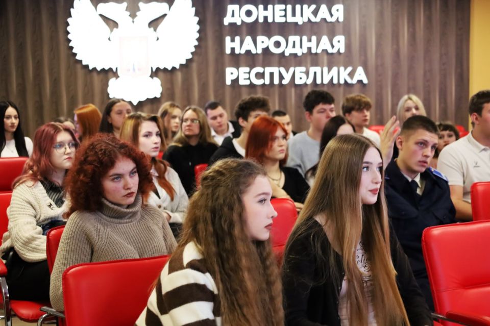Донецкий педагогический – точка роста для будущих учителей Донецкий педагогический – точка роста для будущих учителей