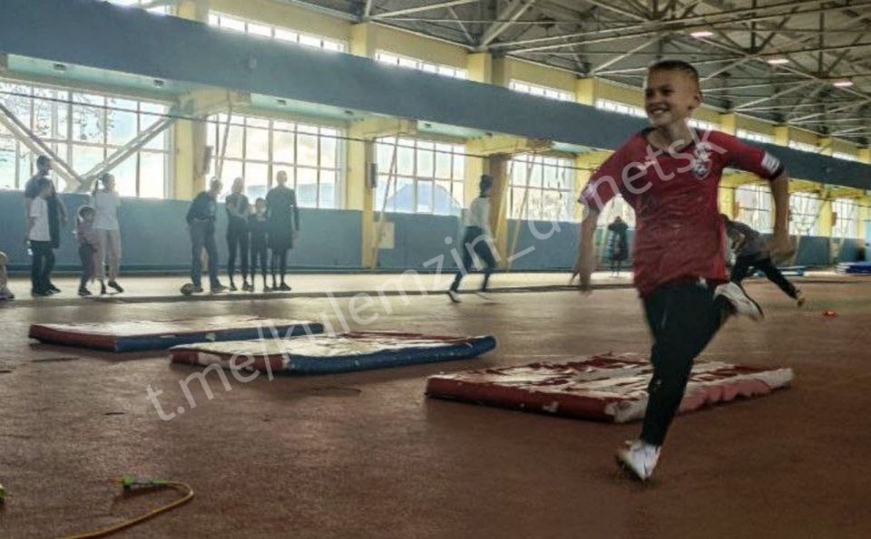 Сегодня прошли ежегодные соревнования городского округа Донецк среди спортивных семей «Папа, мама, я – спортивная семья» Сегодня прошли ежегодные соревнования городского округа Донецк среди спортивных семей «Папа, мама, я – спортивная семья»