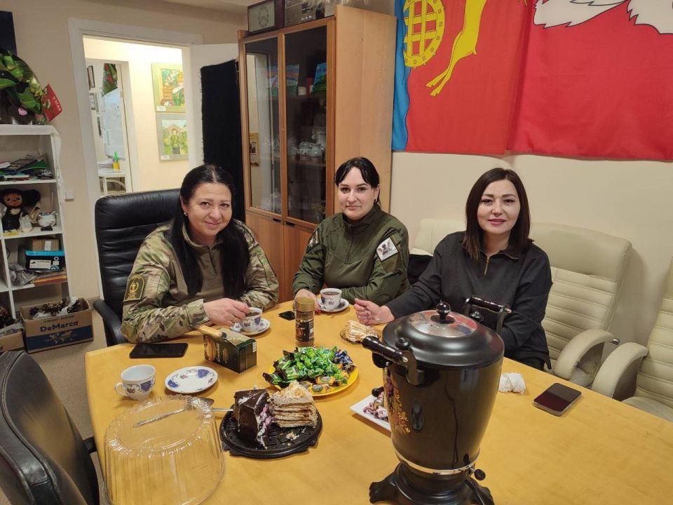 С гуманитарной помощью к нам приехала команда Комитета семей воинов Отечества Республики Хакасия С гуманитарной помощью к нам приехала команда Комитета семей воинов Отечества Республики Хакасия