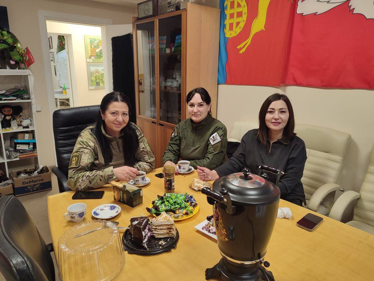 С гуманитарной помощью к нам приехала команда Комитета семей воинов Отечества Республики Хакасия С гуманитарной помощью к нам приехала команда Комитета семей воинов Отечества Республики Хакасия