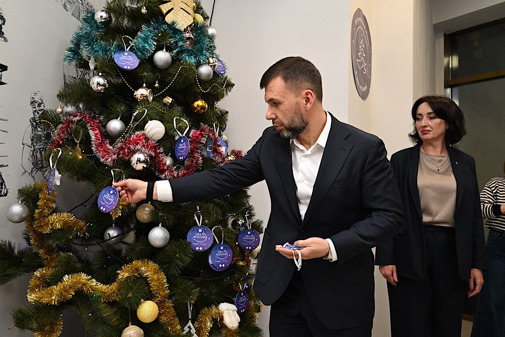 #МФЦИнформирует. Денис Пушилин принял участие во Всероссийской акции «Елка желаний»