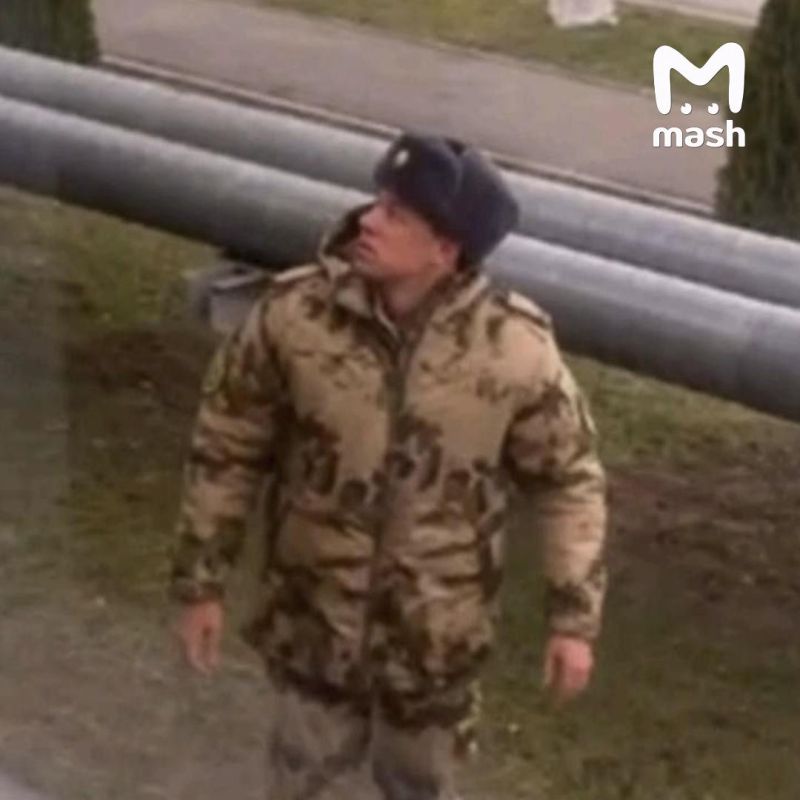 Повара дивизии оперативного назначения им. Дзержинского отправили на гауптвахту за съёмку Макана, курящего в неположенном месте Повара дивизии оперативного назначения им. Дзержинского отправили на гауптвахту за съёмку Макана, курящего в неположенном месте