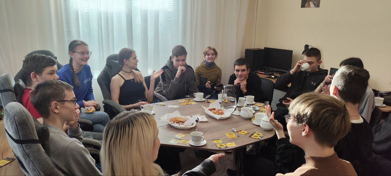 Сегодня молодежный отдел имени Марии Пироговой вновь превратился в настоящую площадку для интеллектуальных баталий и веселого общения Сегодня молодежный отдел имени Марии Пироговой вновь превратился в настоящую площадку для интеллектуальных баталий и веселого общения