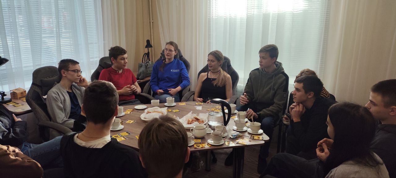 Сегодня молодежный отдел имени Марии Пироговой вновь превратился в настоящую площадку для интеллектуальных баталий и веселого общения Сегодня молодежный отдел имени Марии Пироговой вновь превратился в настоящую площадку для интеллектуальных баталий и веселого общения