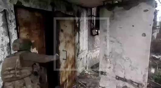 Переоделись в гражданских и хотели сбежать!