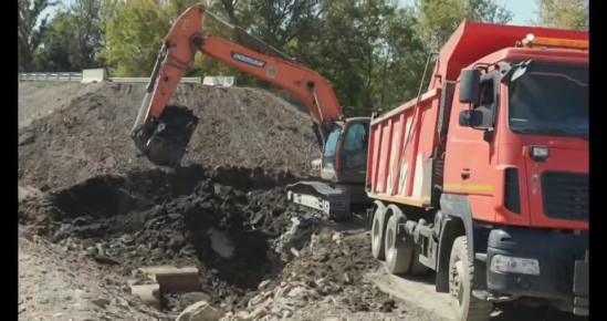Александр Бондаренко: В видео от наших коллег - ООО "Мостовик" кратко об этапах восстановлении моста через реку Скелевая в Дебальцевском округе