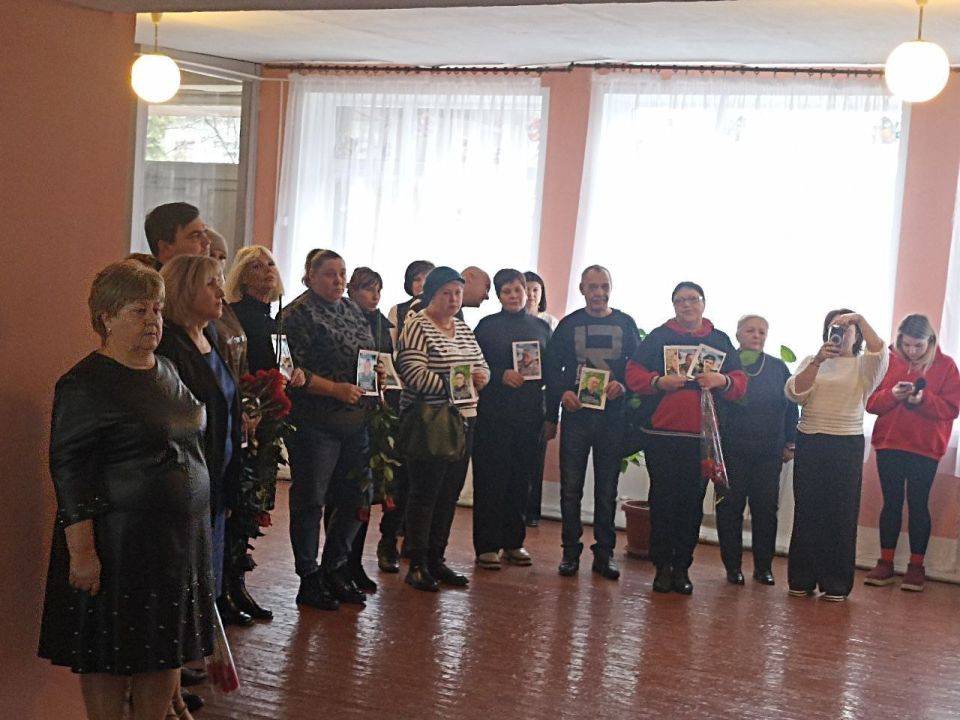 12 декабря 2025 года в ГБОУ «Школа № 24 г. о. Торез» состоялось значимое и трогательное событие — открытие Стены памяти, посвящённой землякам и выпускникам, героически погибшим при исполнении воинского долга в ходе... 12 декабря 2025 года в ГБОУ «Школа № 24 г. о. Торез» состоялось значимое и трогательное событие — открытие Стены памяти, посвящённой землякам и выпускникам, героически погибшим при исполнении воинского долга в ходе...