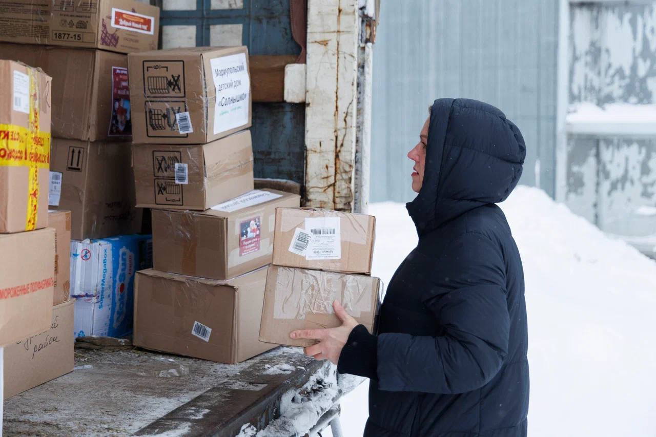 Более 200 коробок добра и заботы собрали пуровчане для детей из детских домов Донецкой Народной Республики