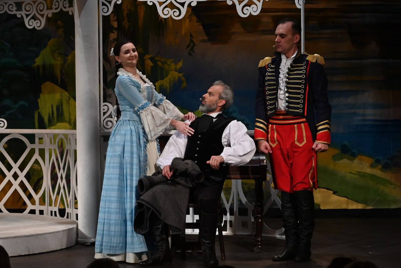 Новое оборудование позволяет Донецкой муздраме радовать яркими постановками Новое оборудование позволяет Донецкой муздраме радовать яркими постановками