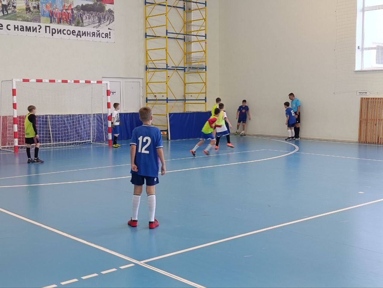 В захватывающем поединке, полном искрометных моментов, футболисты Зугрэсского «Энергетика» одержали победу над командой "ИНТЕРДОН" из Амвросиевки со счетом 8:6 в четвертом матче Первенства, проходившем в поселке Куйбышево В захватывающем поединке, полном искрометных моментов, футболисты Зугрэсского «Энергетика» одержали победу над командой "ИНТЕРДОН" из Амвросиевки со счетом 8:6 в четвертом матче Первенства, проходившем в поселке Куйбышево