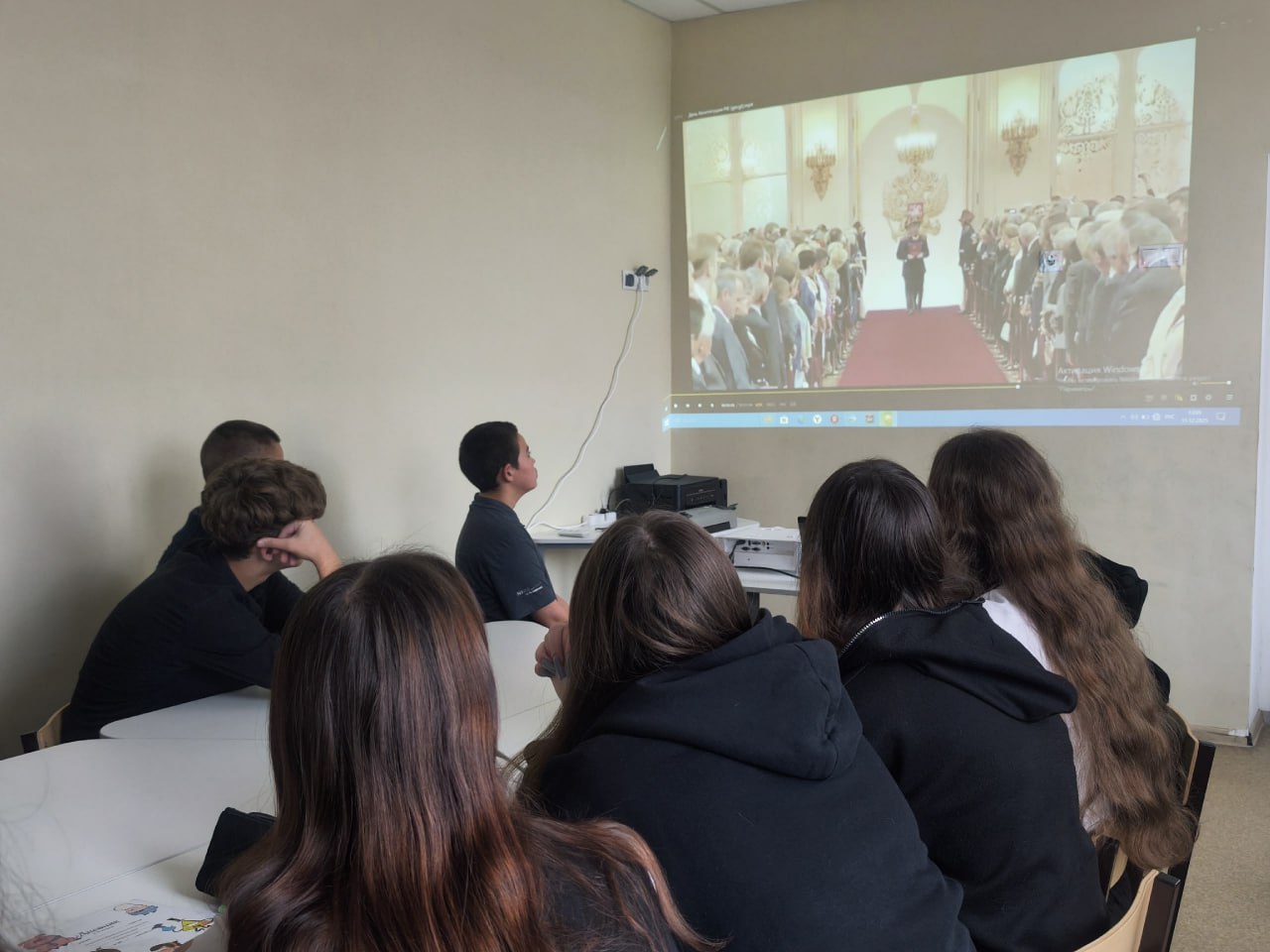 В Мангушской школе №2 отметили День Конституции Российской Федерации! В Мангушской школе №2 отметили День Конституции Российской Федерации!