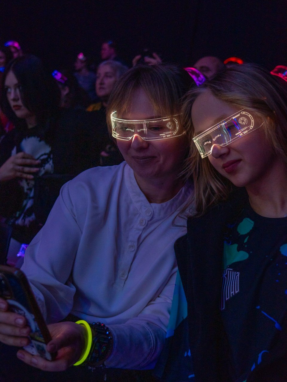 "Сила Донбасса" под ультрафиолетом: в ДНР прошел первый в России спортивный фестиваль в неоне "Сила Донбасса" под ультрафиолетом: в ДНР прошел первый в России спортивный фестиваль в неоне