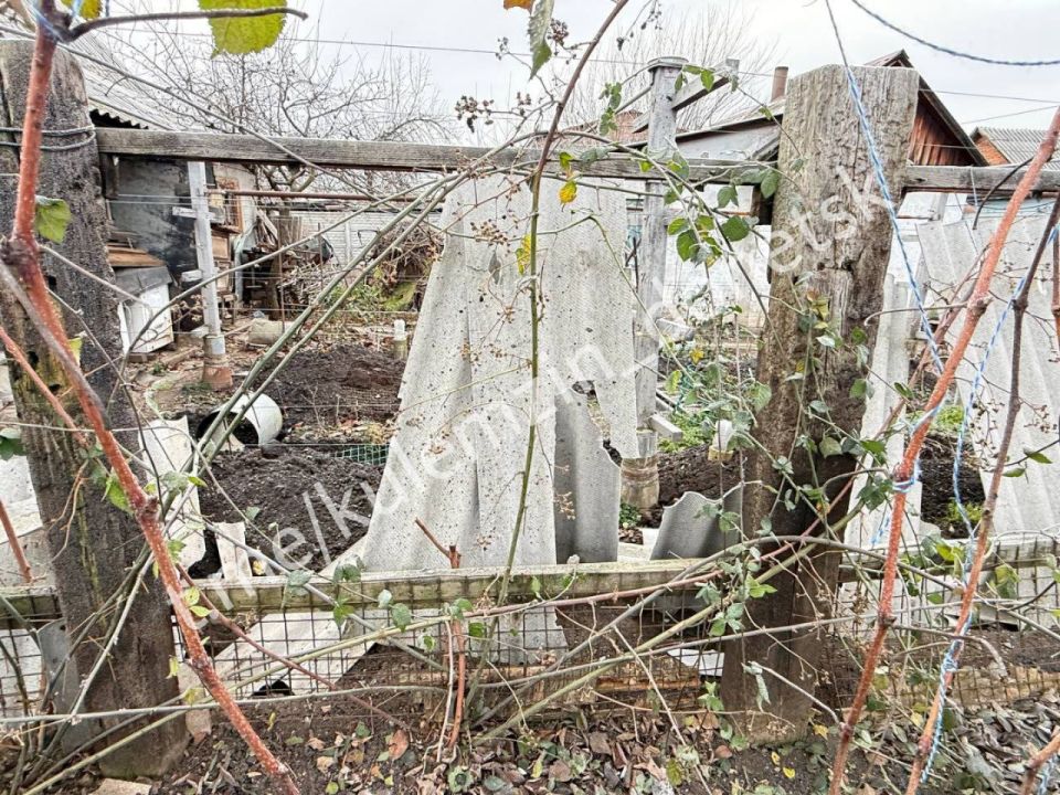 Последствия вчерашней атаки БПЛА в Куйбышевском районе по ул. Дальней и пер. Капитальному Последствия вчерашней атаки БПЛА в Куйбышевском районе по ул. Дальней и пер. Капитальному